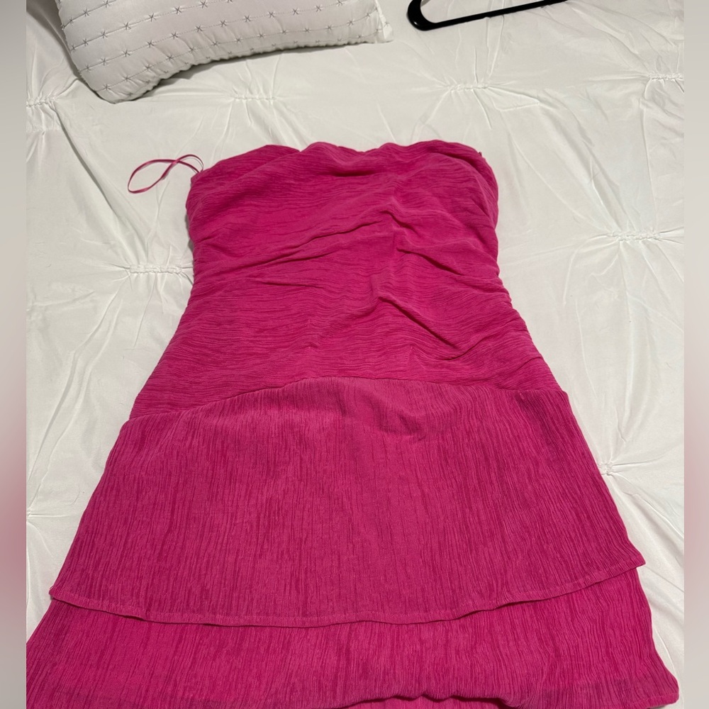 Le Lis Collection Strapless Tiered Mini Dress – Hot Pink